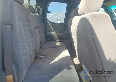 2005 Toyota Tundra Sr5 z USA, uszkodzony, nr VIN 5TBRT34115S465760